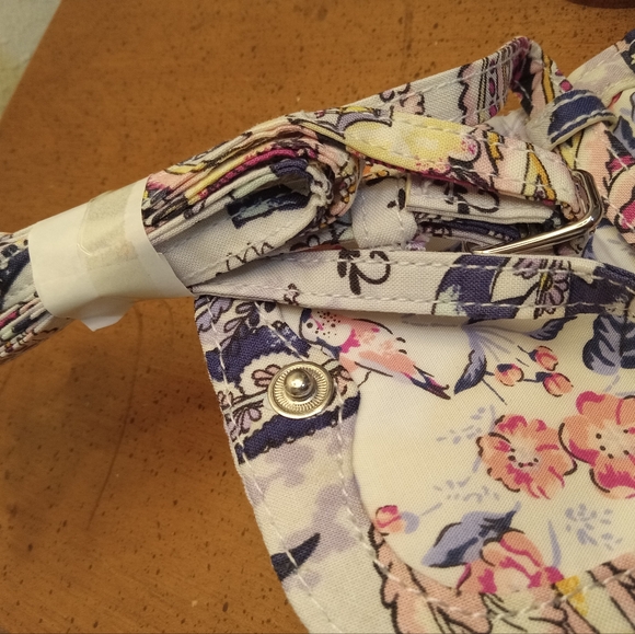 Vera Bradley Hummingbird Park Carson Cellphone Crossbody - Picture 6 of 12